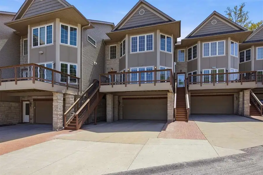 235 Holiday Rd, Coralville, IA 52241 - #2