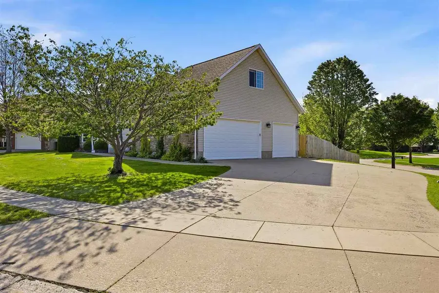 1019 Chamberlain Dr, Iowa City, IA 52240 - #3