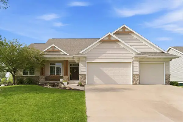 2360 Grey Wolf, Hiawatha, IA 52233