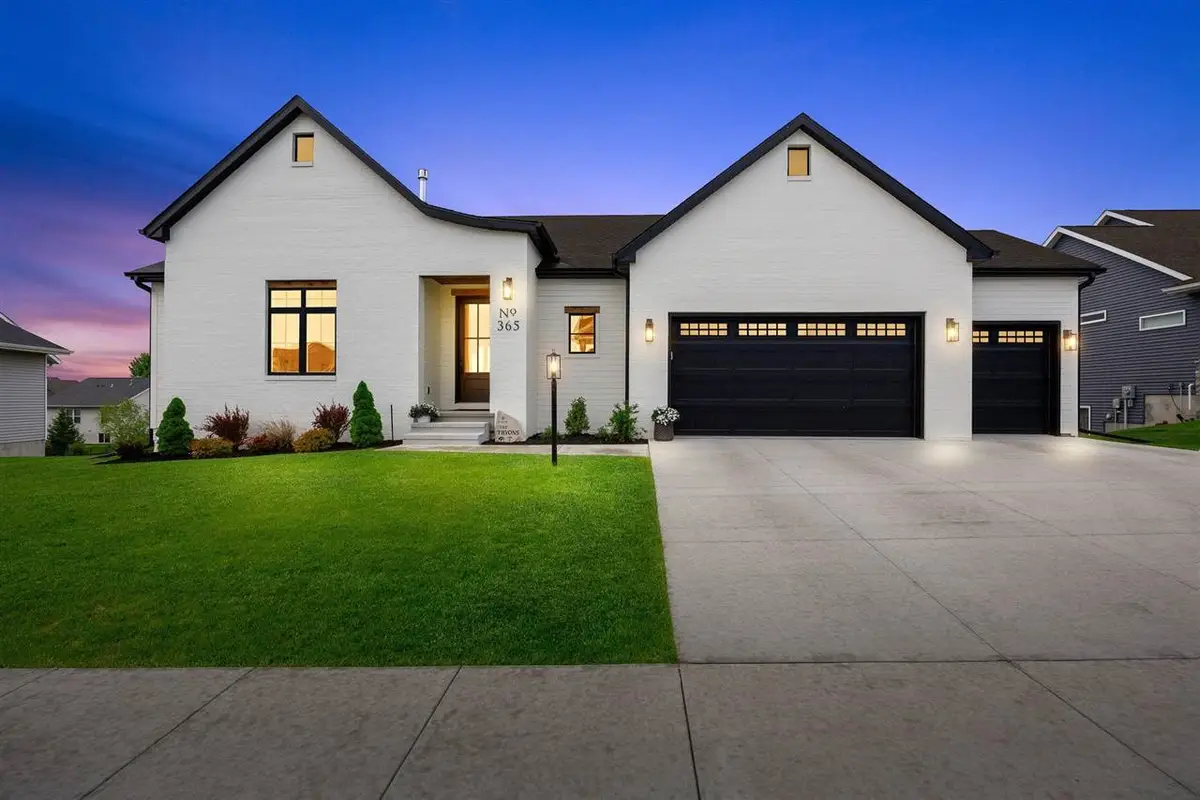 365 Canterbury St, North Liberty, IA 52317 - #1