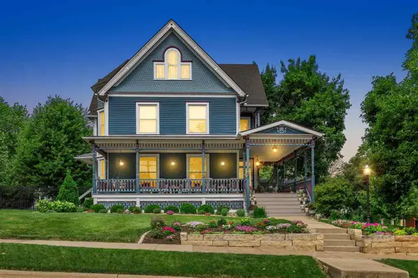 205 NW 2nd Ave, Mt Vernon, IA 52314