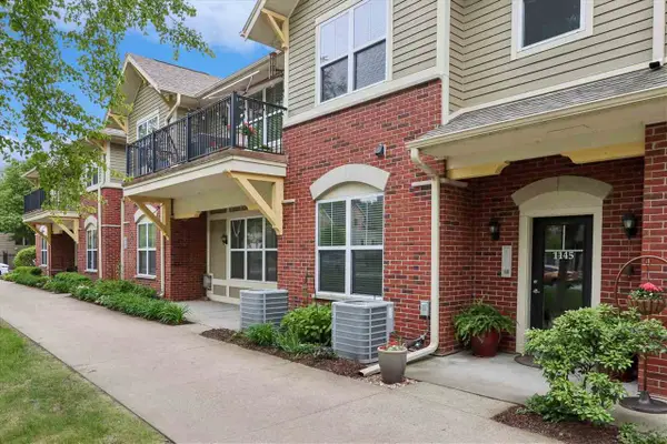 1145 Foster Rd, Iowa City, IA 52245