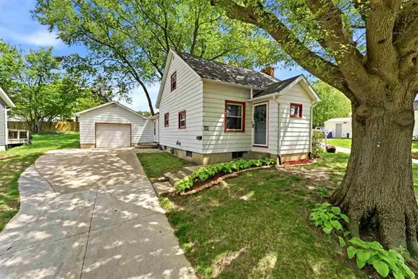 608 S Ave B, Washington, IA 52353