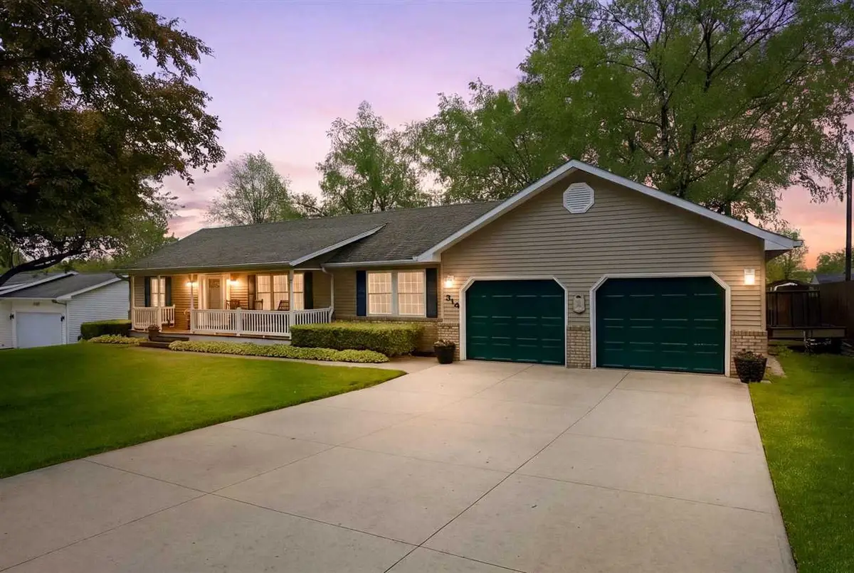 314 Sycamore St, Riverside, IA 52327 - #1