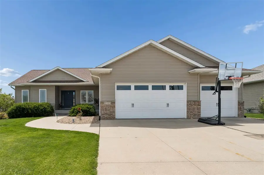 3215 Stanley Cup Dr, Marion, IA 52302 - #2