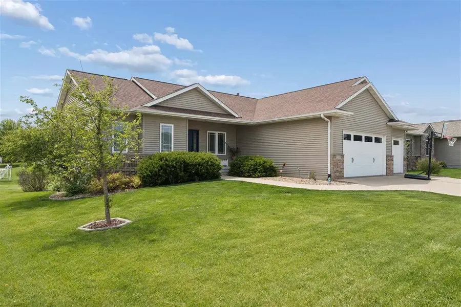 3215 Stanley Cup Dr, Marion, IA 52302 - #3