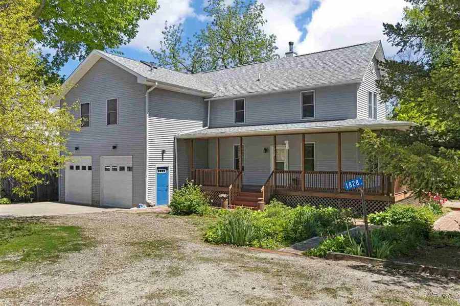 1828 NE Shady Ln, North Liberty, IA 52317 - #2