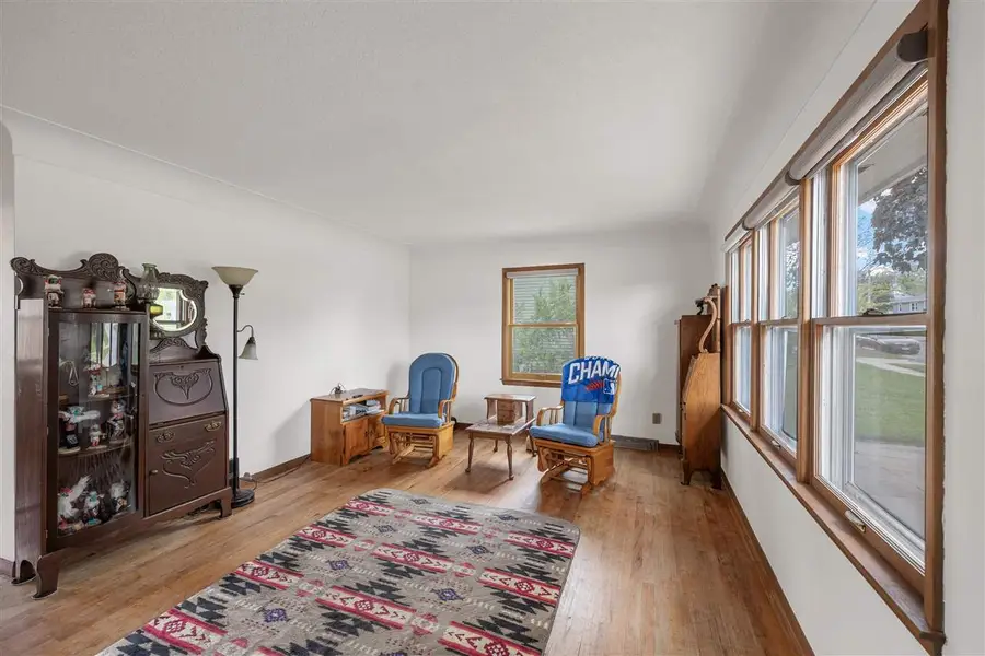 133 NW Wesley Dr, Cedar Rapids, IA 52405 - #2