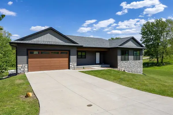 1730 Parkside Drive NE, Solon, IA 52333