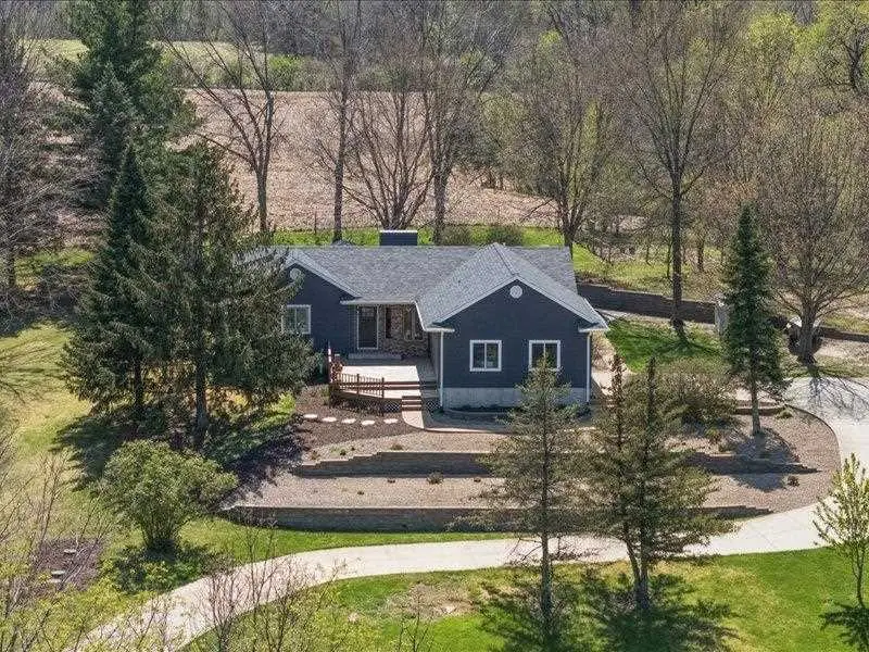 2698 NE Hidden Valley Trail, Solon, IA 52333 - #1