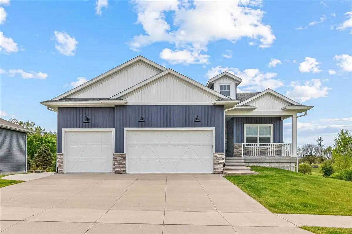 819 Old Mill Ln, Solon, IA 52333 - #1