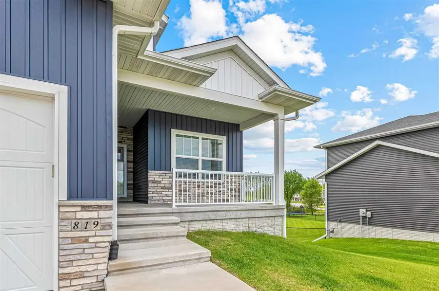 819 Old Mill Ln, Solon, IA 52333 - #3