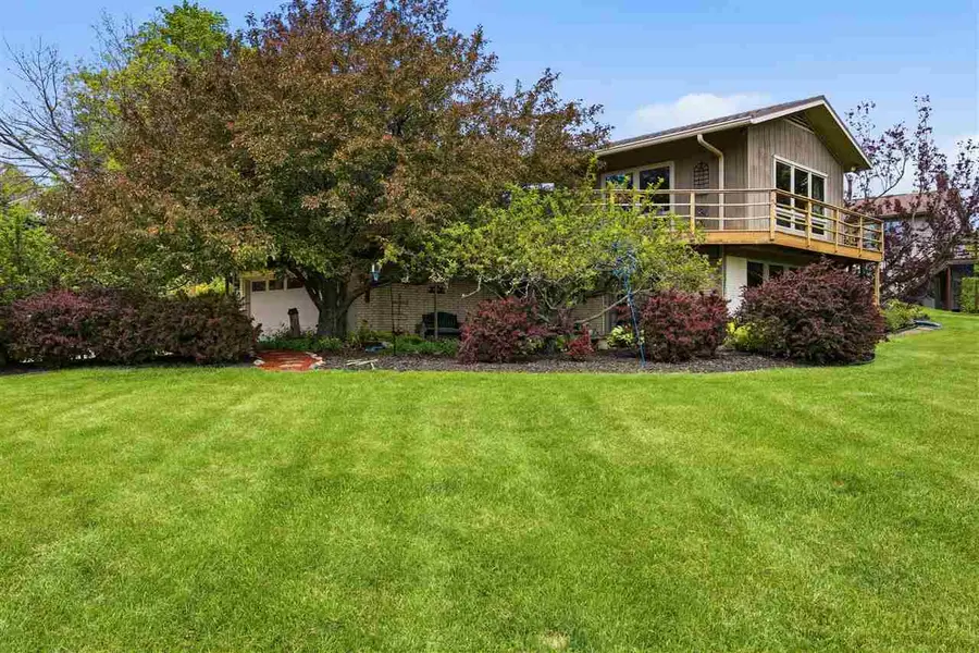 21 FAIRVIEW KNOLL NE, Iowa City, IA 52240 - #2