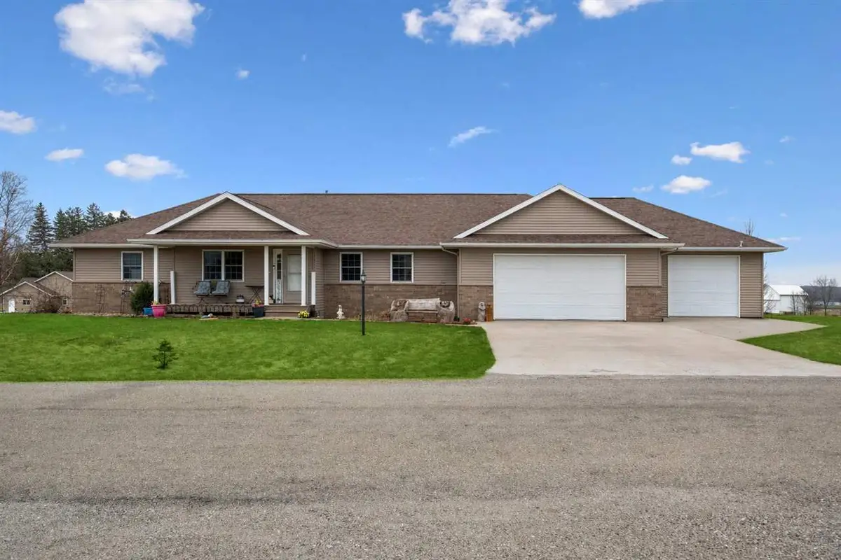 1109 Pelican Dr, Kalona, IA 52247 - #1