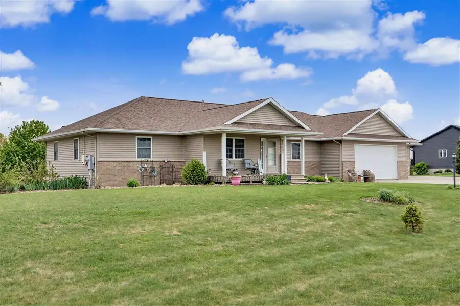 1109 Pelican Dr, Kalona, IA 52247 - #2