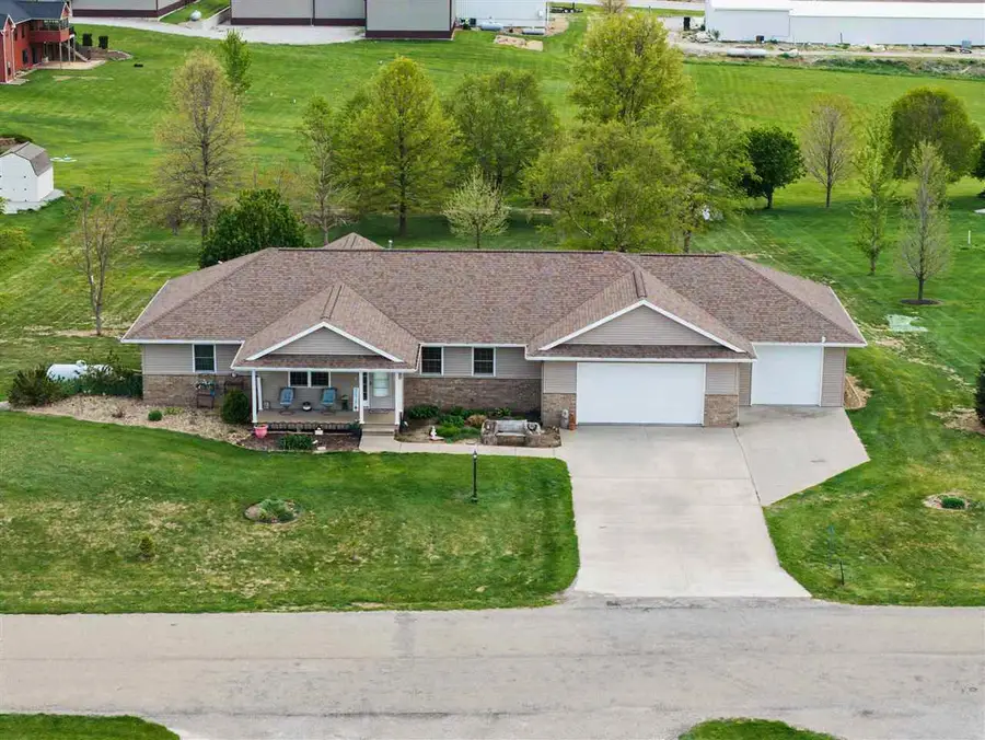 1109 Pelican Dr, Kalona, IA 52247 - #3