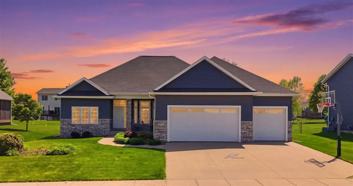 850 Fox Valley Dr, North Liberty, IA 52317 - #1