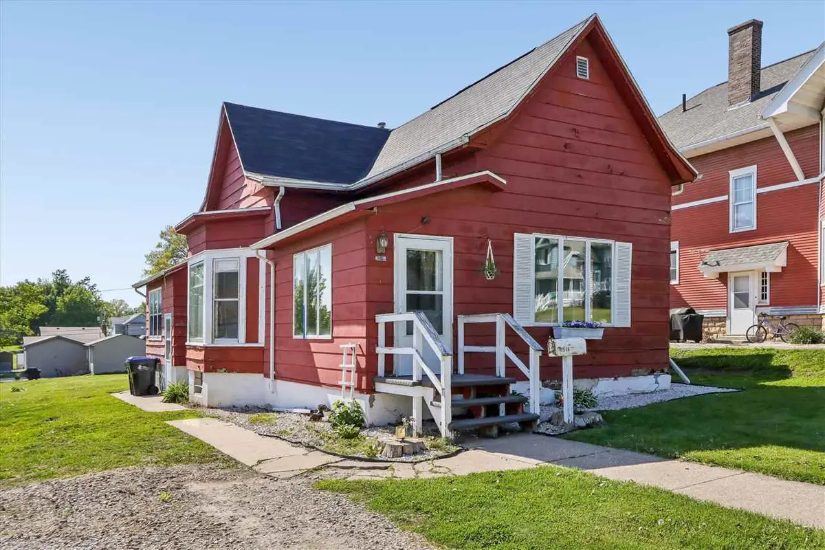 1514 7th Avenue, Belle Plaine, IA 52208 - #1