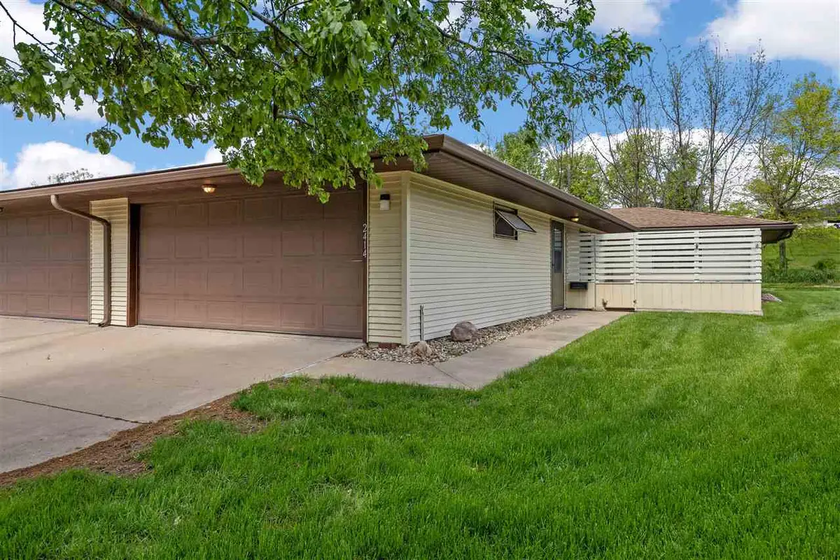 2414 Walden Ct, Iowa City, IA 52246 - #1
