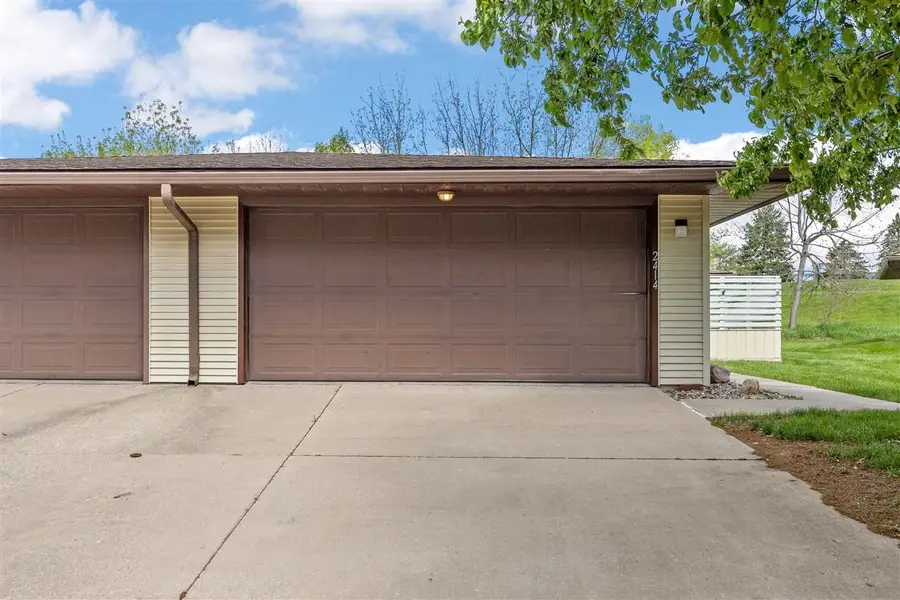 2414 Walden Ct, Iowa City, IA 52246 - #3