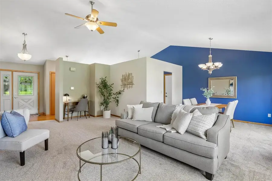 615 Pine Ridge Rd, Coralville, IA 52241 - #3