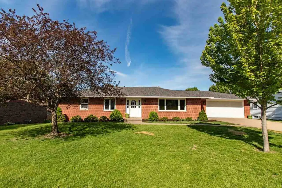 833 3rd Place, Kalona, IA 52247 - #1