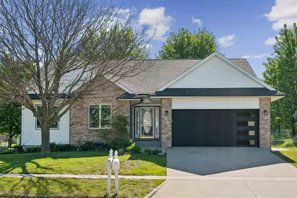 402 Windsor Dr, Solon, IA 52333