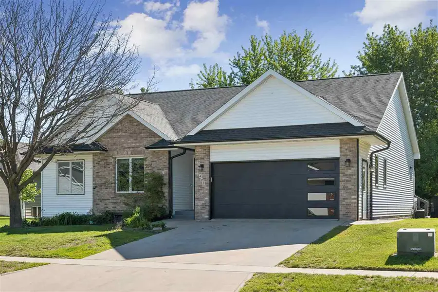 402 Windsor Dr, Solon, IA 52333 - #2
