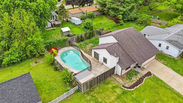 706 Holiday Rd, Coralville, IA 52241