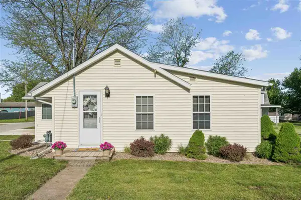 207 Center Ave, Urbana, IA 52345