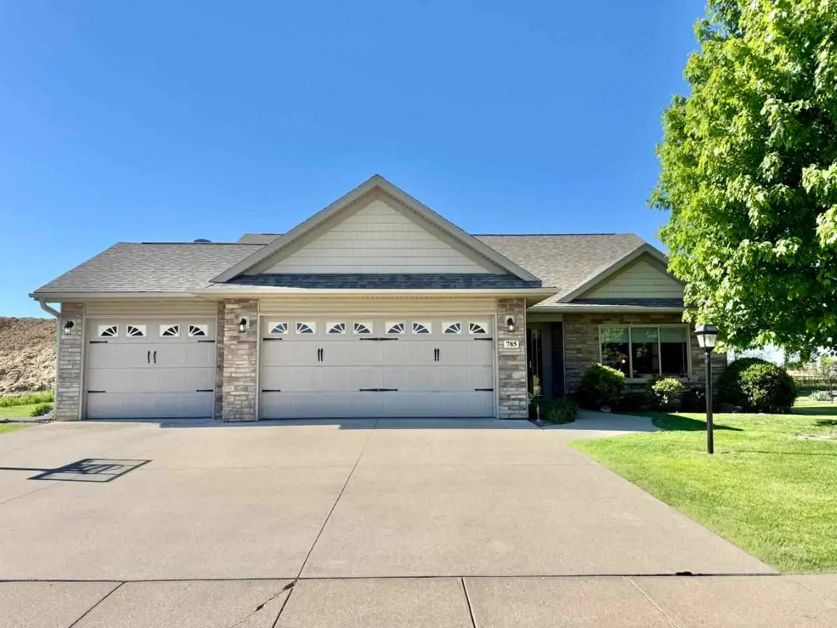 785 Yorkshire St, North Liberty, IA 52317 - #1