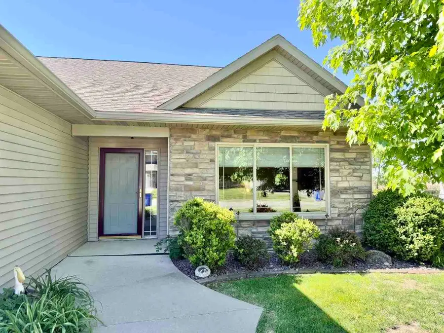 785 Yorkshire St, North Liberty, IA 52317 - #2
