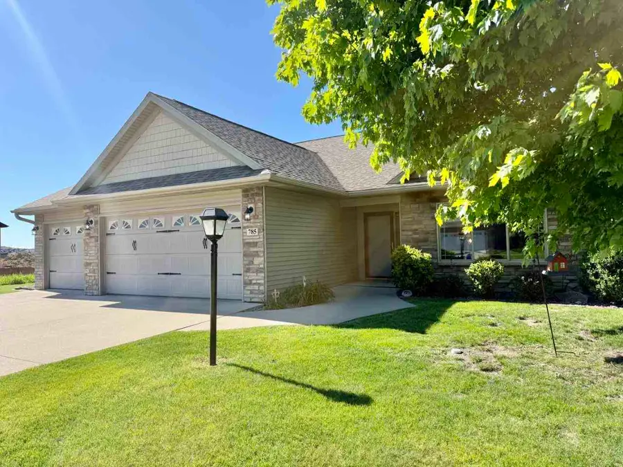 785 Yorkshire St, North Liberty, IA 52317 - #3