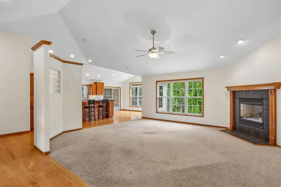 1070 Forest Edge Dr, Coralville, IA 52241 - #3
