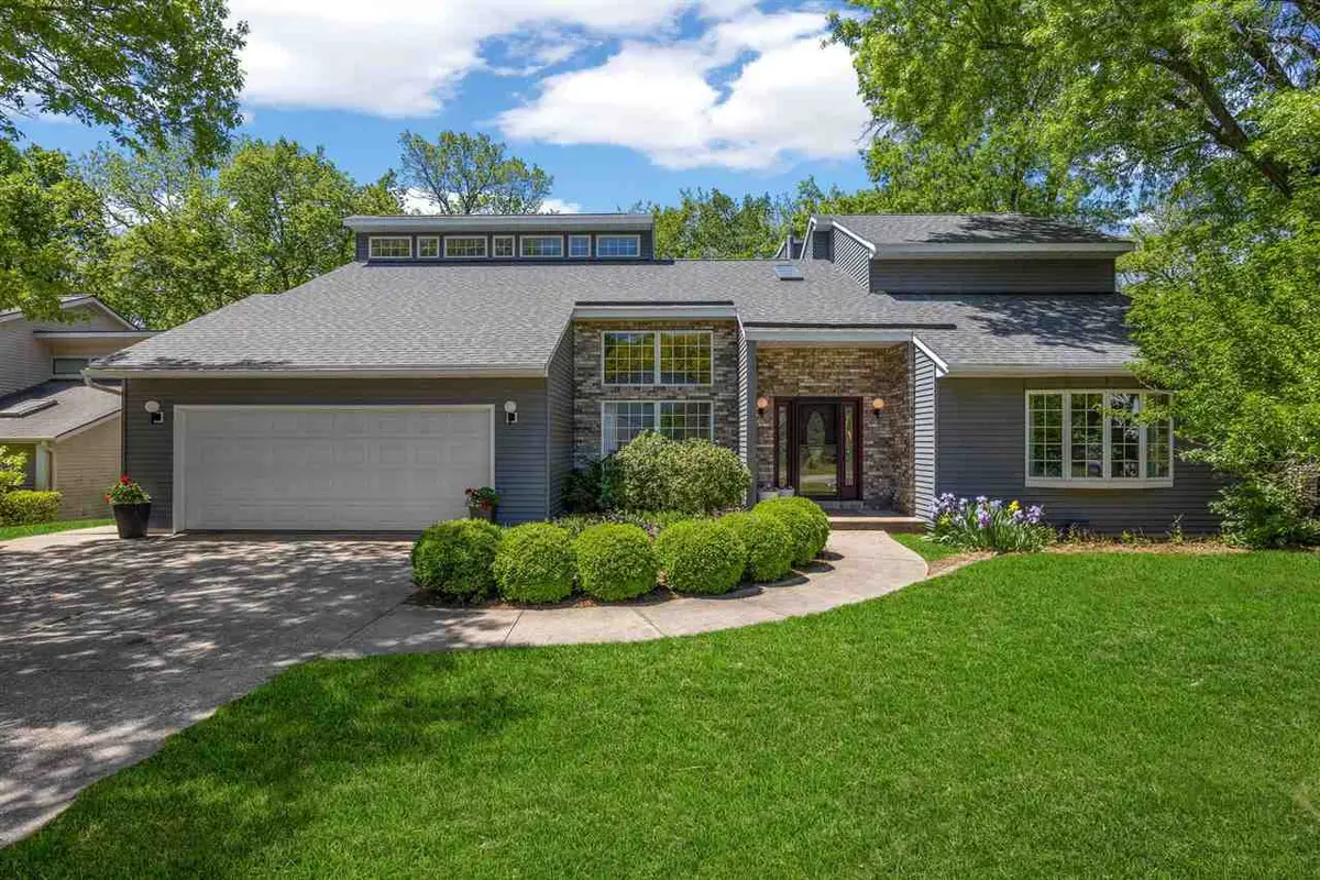 317 N 7th Ave, Iowa City, IA 52245 - #1