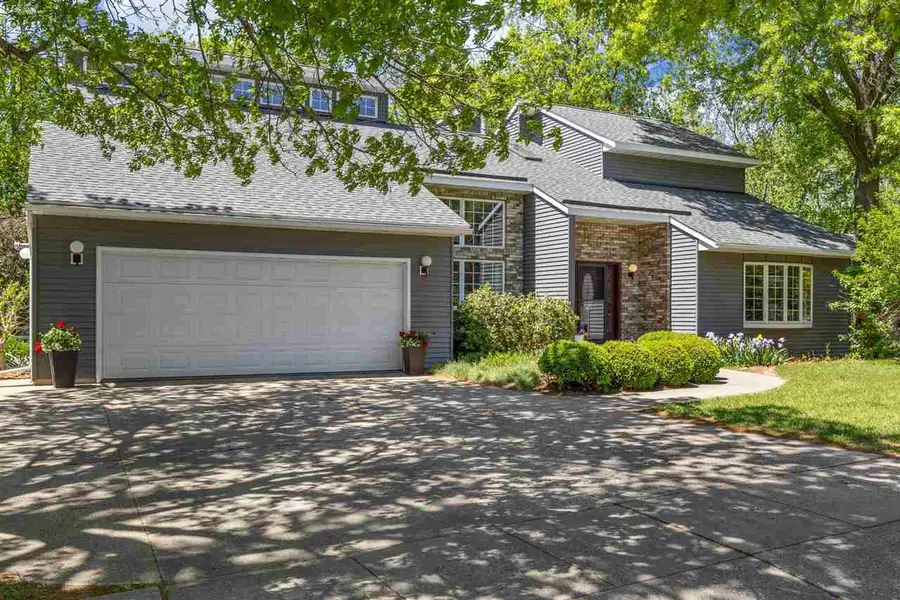 317 N 7th Ave, Iowa City, IA 52245 - #2