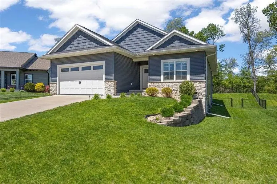 3710 Oakridge Ct SE, Cedar Rapids, IA 52403 - #3