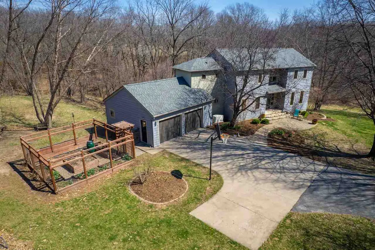 17 Briar Ridge Dr, Iowa City, IA 52240 - #1