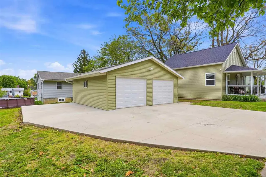 420 S Avenue C, Washington, IA 52353 - #2