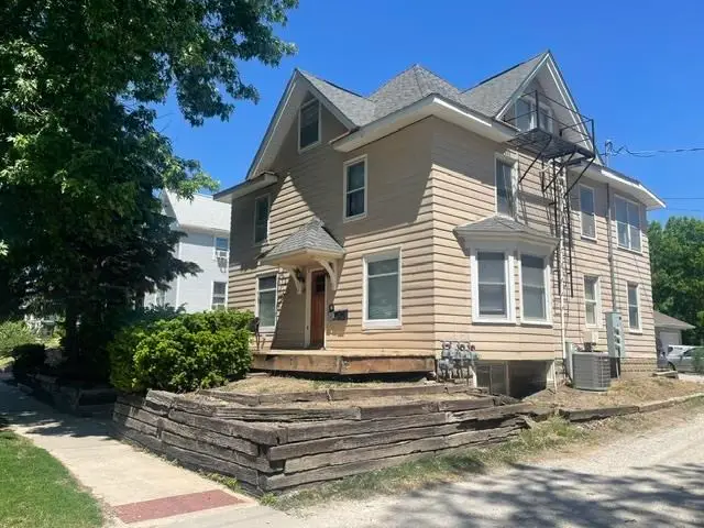 18 N Dodge Street, Iowa City, IA 52245 - #3
