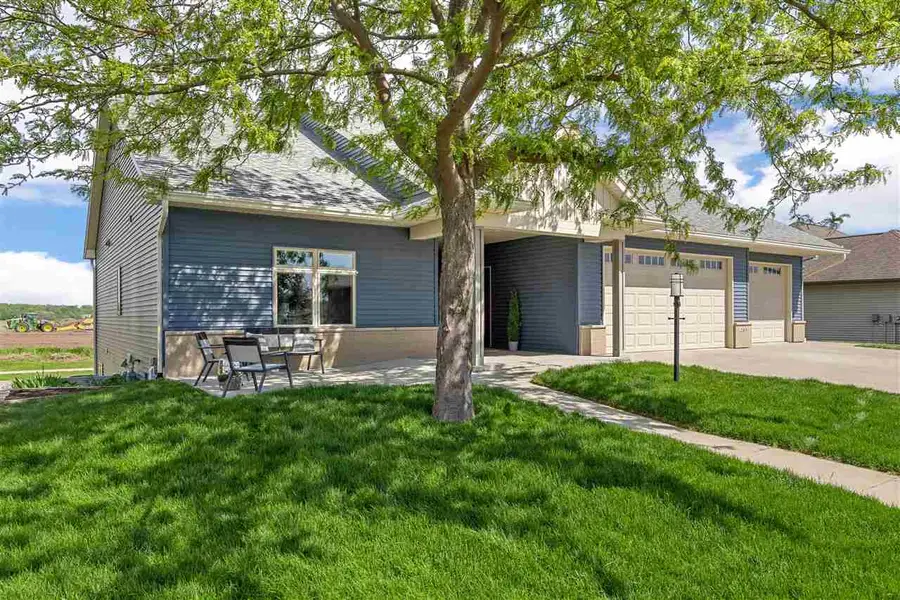 280 N Juniper St, North Liberty, IA 52317 - #2