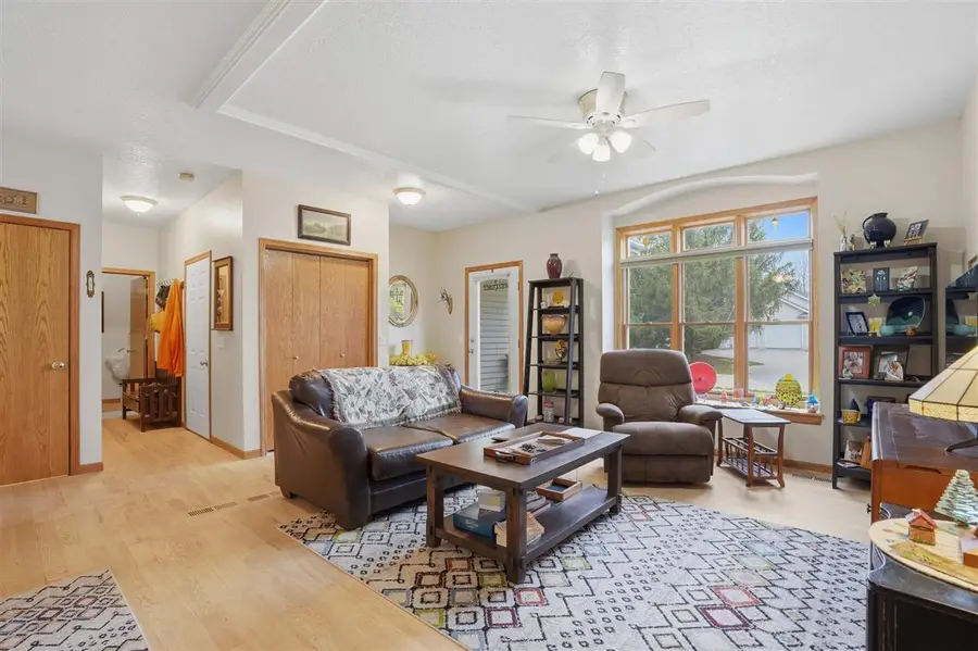 1014 E Jefferson St, Washington, IA 52353 - #3