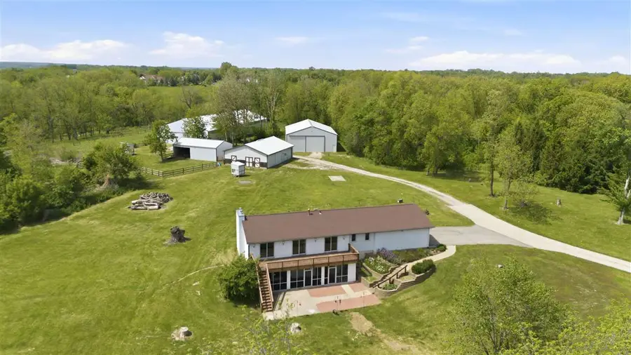 10611 Hawks Haven Rd, Cedar Rapids, IA 52411 - #2