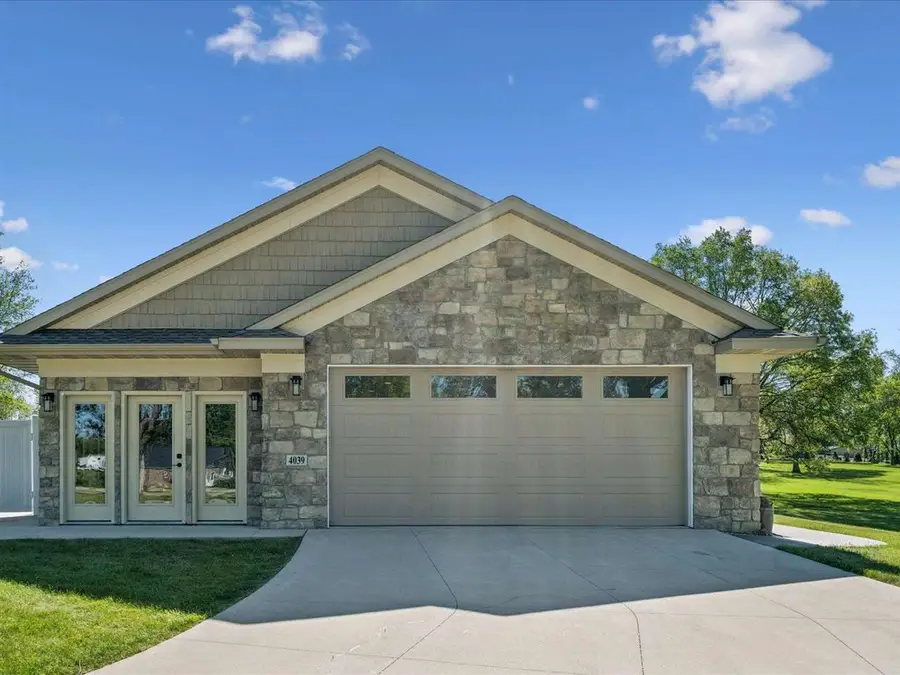 4039 10th St, Marion, IA 52302 - #2