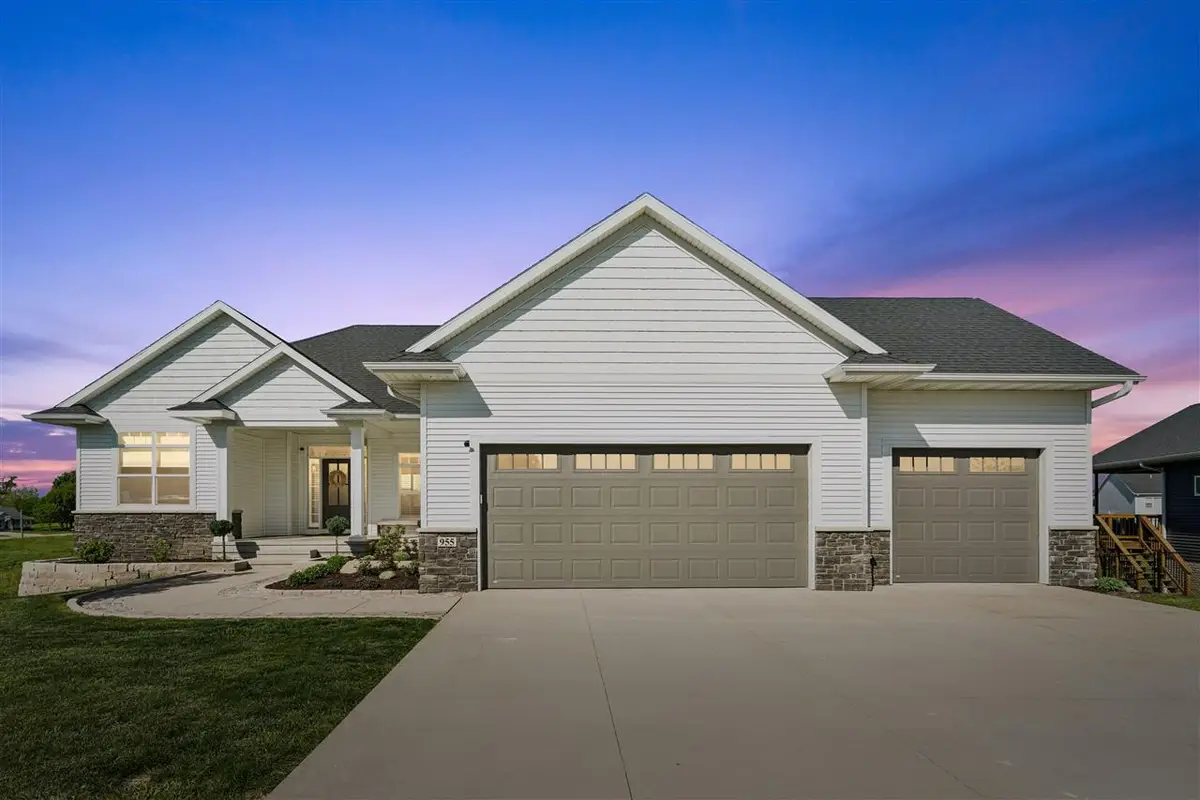 955 16th Ave SW, Mount Vernon, IA 52314 - #1