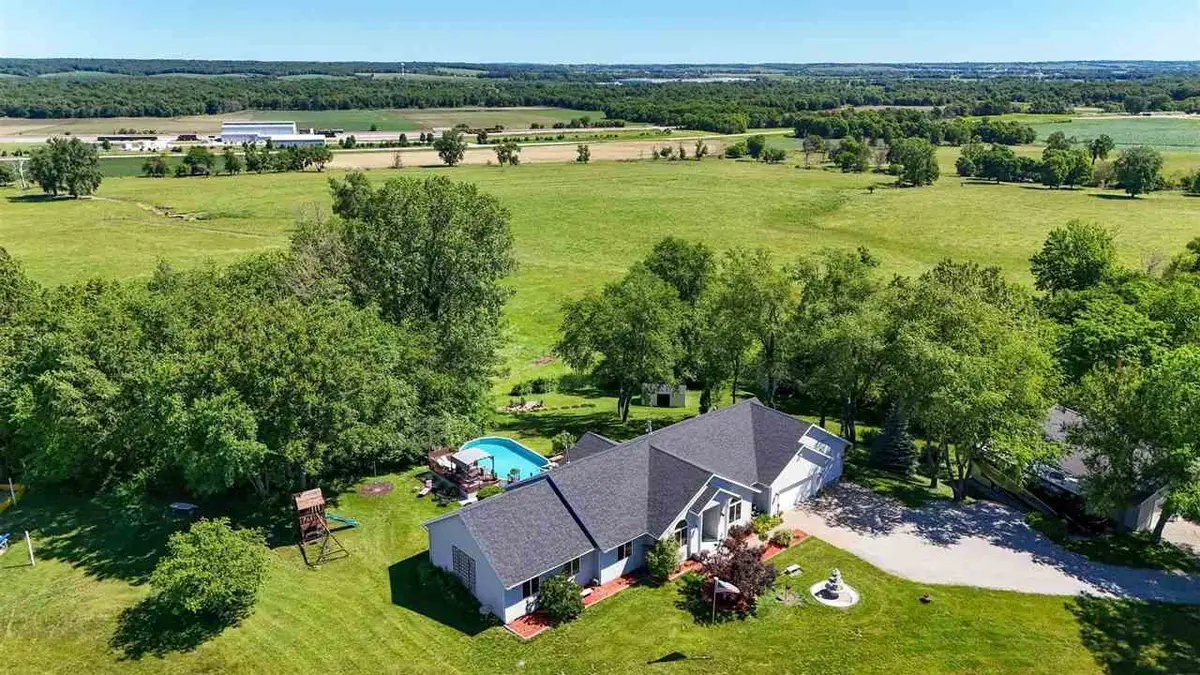 2963 170th St, South Amana, IA 52334 - #1