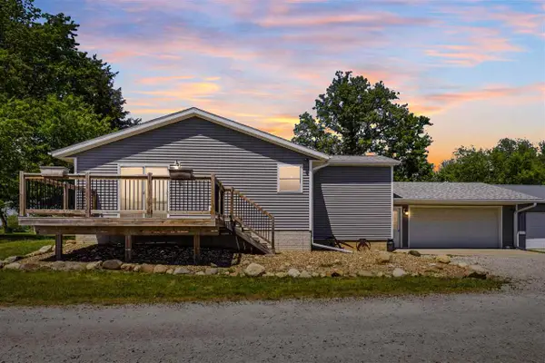 7850 20th Ave, Blairstown, IA 52209