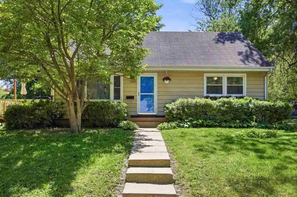 1605 Friendly Ave, Iowa City, IA 52240