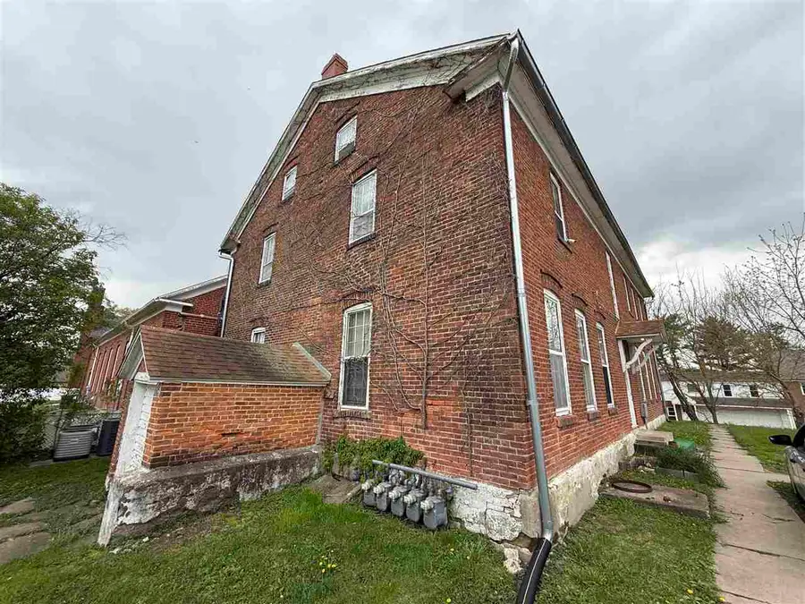 1123 26Th Ave, Middle Amana, IA 52307 - #3