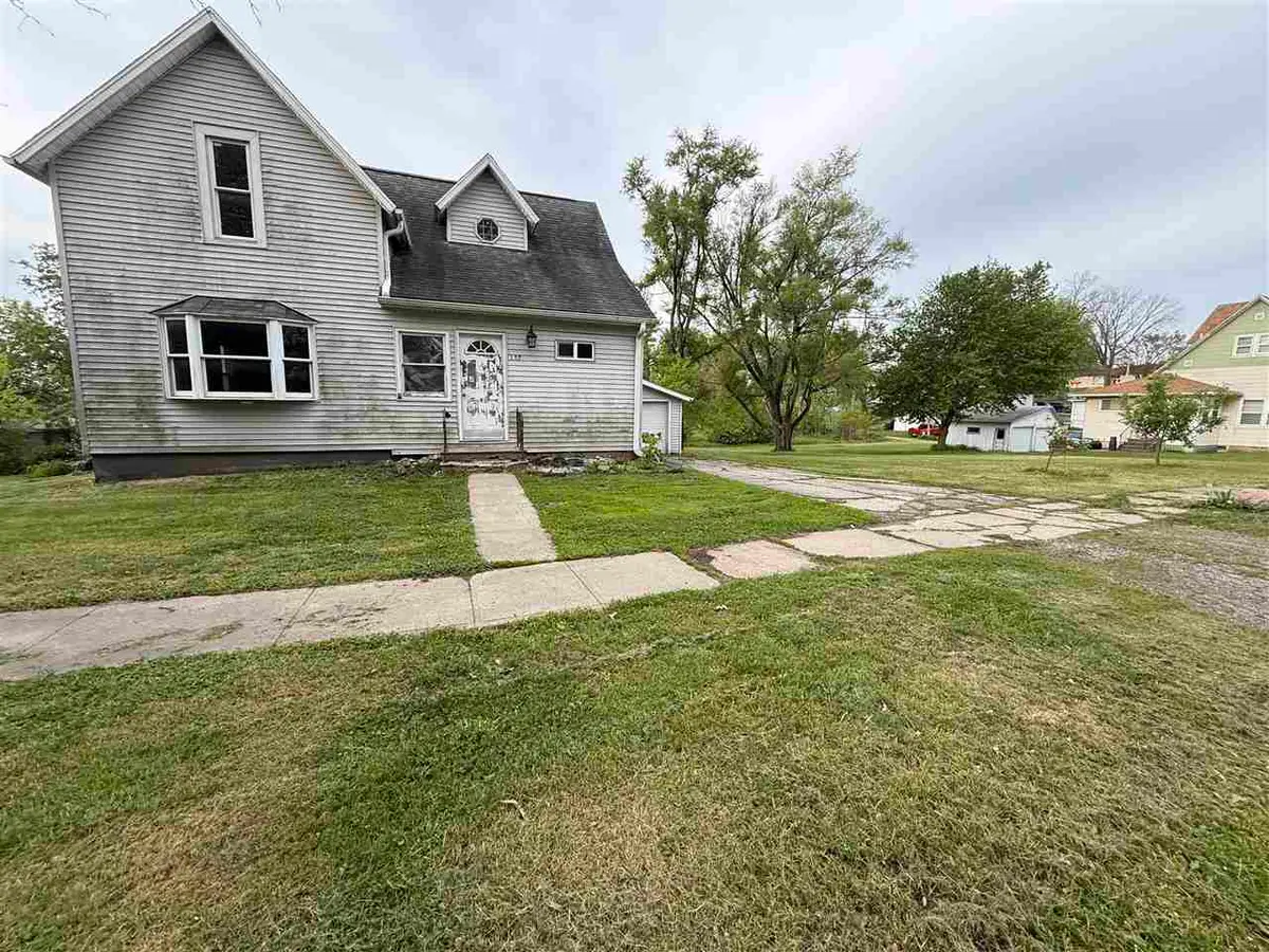 127 W Clark St, North English, IA 52316 - #1